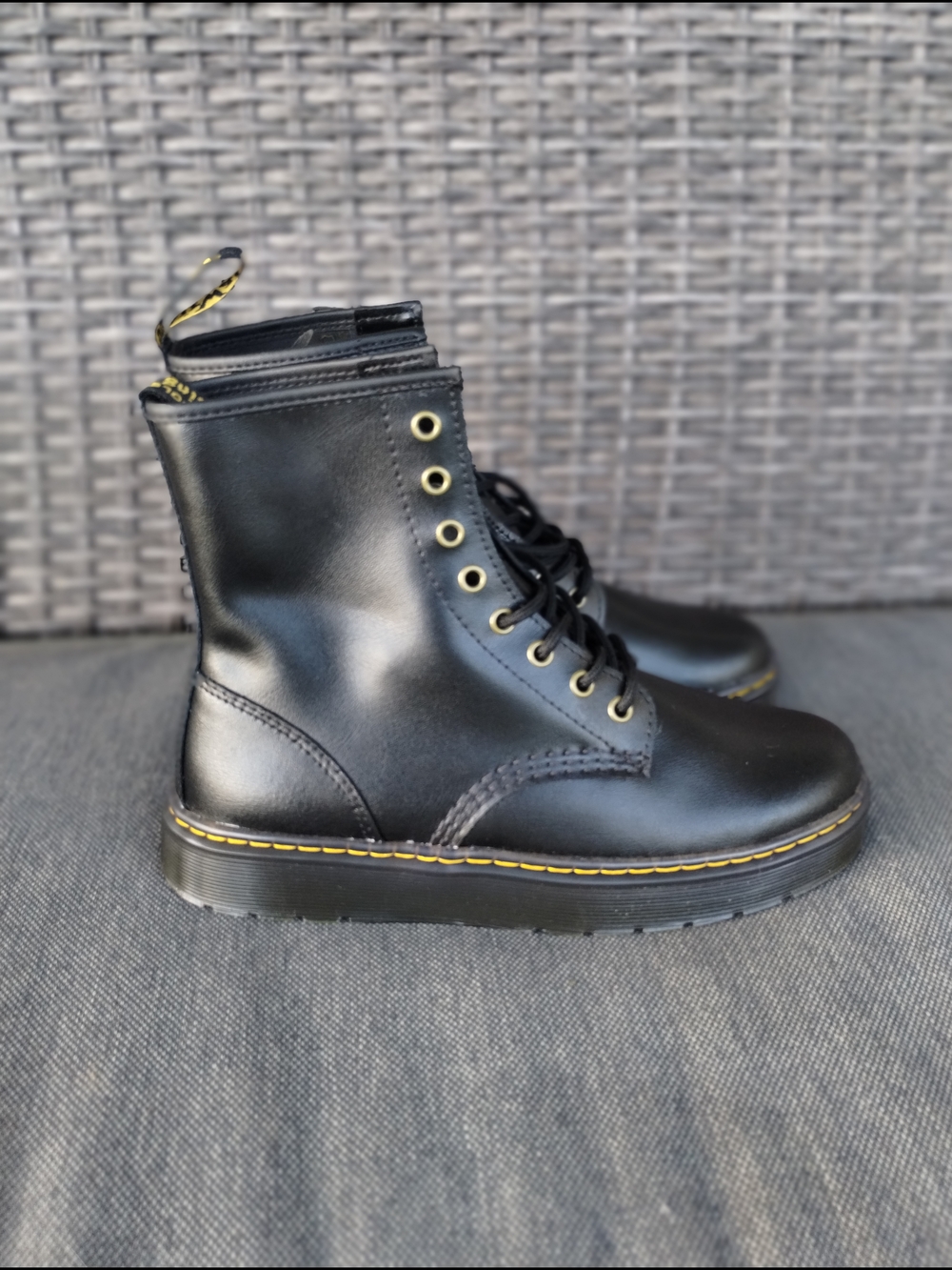 Dr. Martens Zavala Black Leather 8 Eye Boots Women’s 9 US / EU 41 Combat NWOT